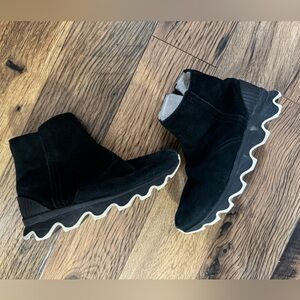 Sorel Kinetic Impact Black Suede Boots with Cream Lining